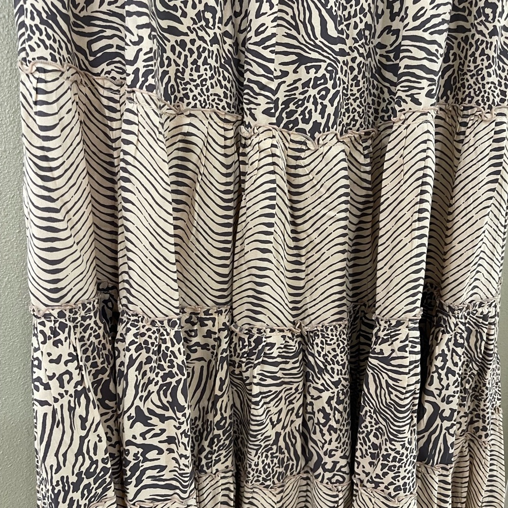 Tiered midi skirt with elastic waist.  Size L - Picture 6 of 6